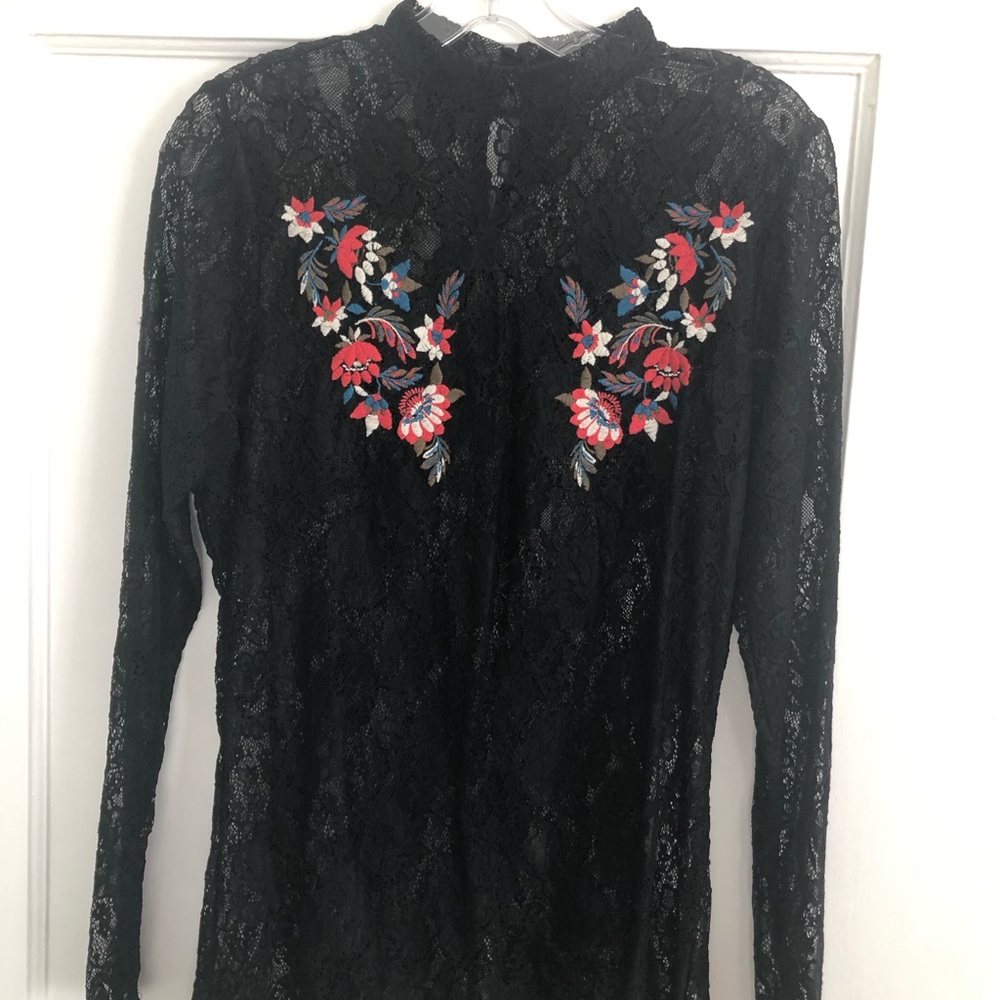 Long sleeve lace, embroidery top 14/16